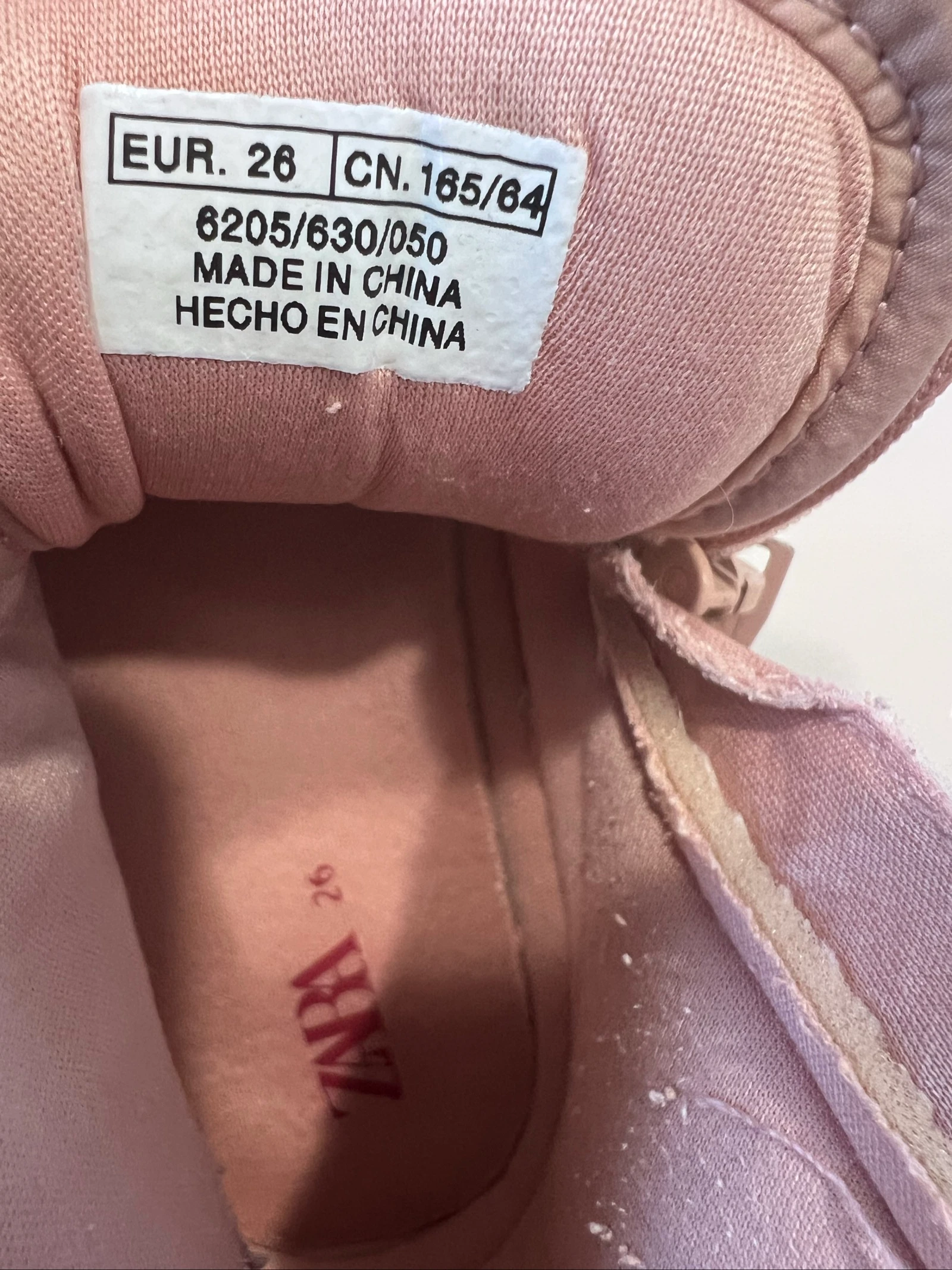 Tênis altos Zara Kids rosa com bordado de morangos - Tamanho 26 – photo 4